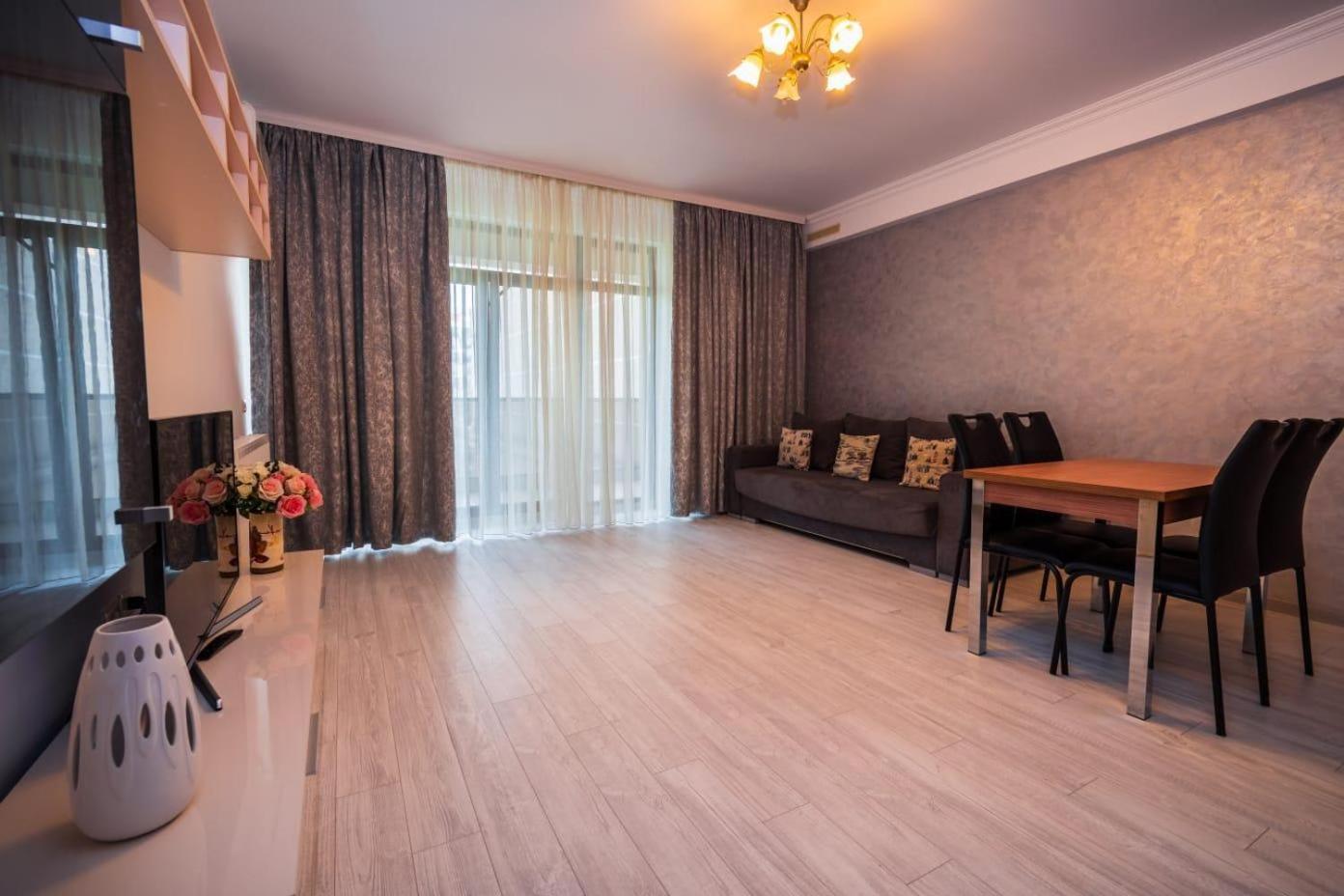 Sophia 2 & Moonlight Apartaments Mamaia Bagian luar foto